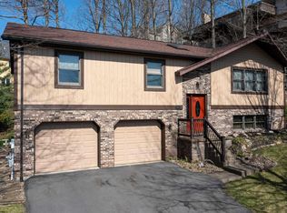 2002 Whitetail Ct, Morgantown, WV 26508
