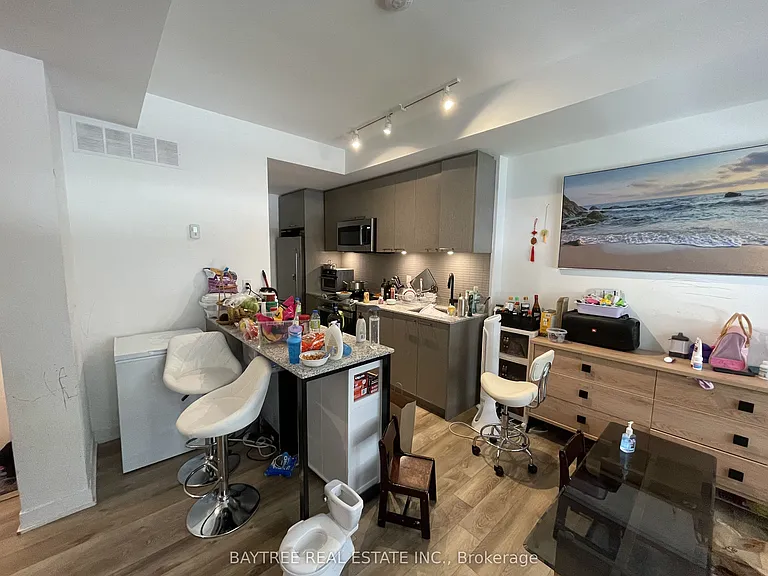 40 Ed Clark Gdns #Townhouse 21 — Photo 5