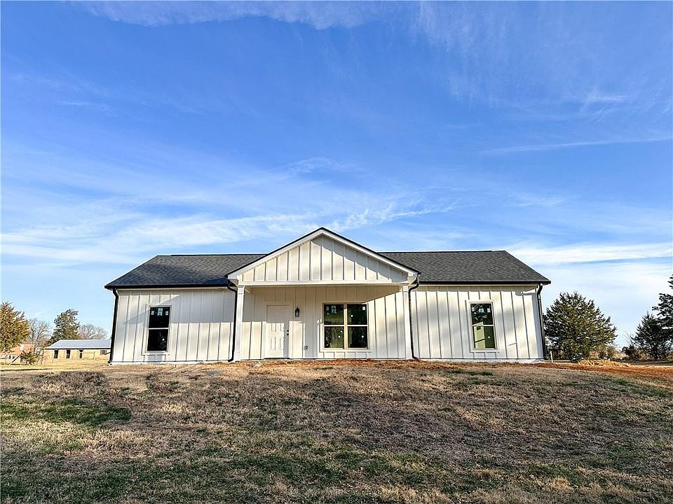 1st image of 37 Jackson Rd