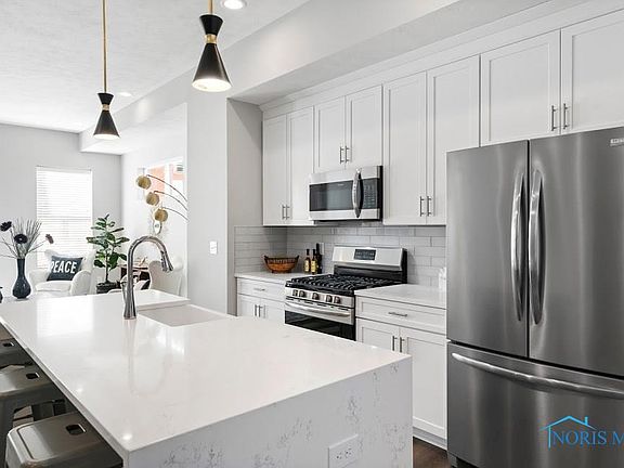 4th image of 419 W Water St #A