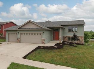 4893 Castleview Dr NW, Rochester, MN 55901