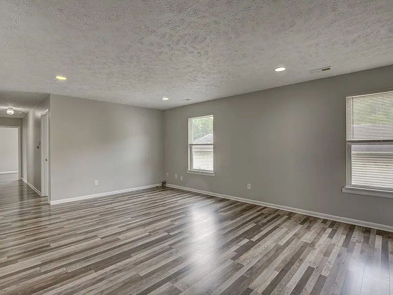 4489 Ammon Ave — Photo 4
