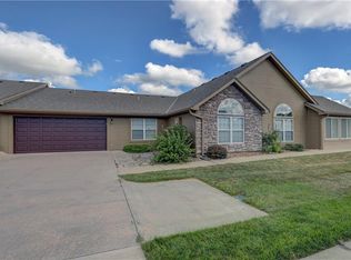 6493 N Circle Dr, Gladstone, MO 64118