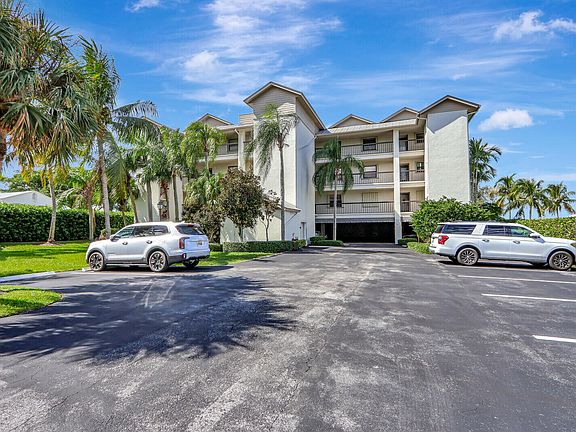 3rd image of 415 NW North River Drive #403