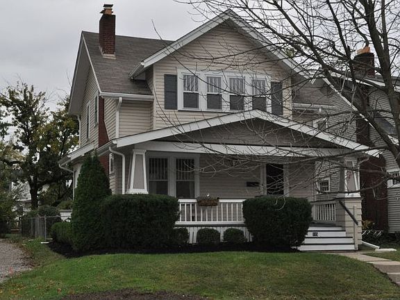 A gorgeous*updated*freshly painted 3 BR classic!