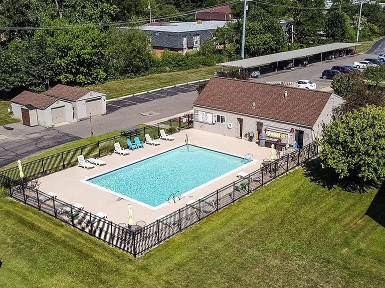 Sunnymede Apartments - Troy, MI — Photo 37