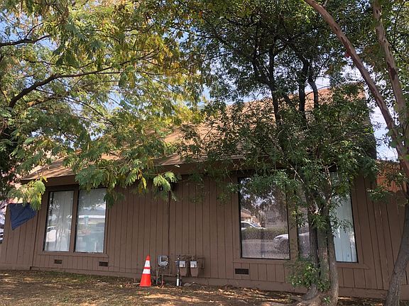 2nd image of 422 N Chestnut Ave #102