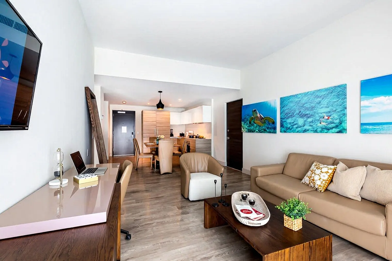 2 bed, 2.0 bath, 1097 sqft, $4,474 — Photo 2