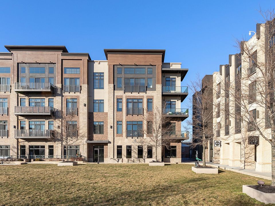 1st image of 15 W Executive Dr Unit 405