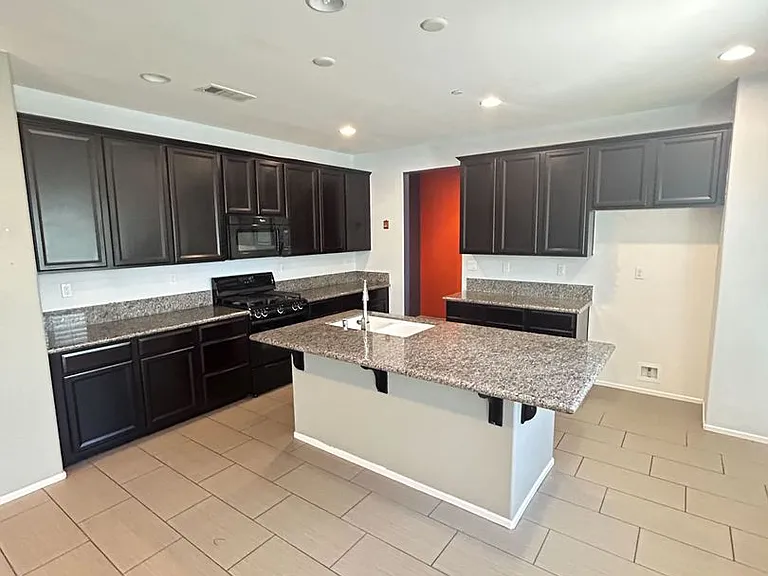 15645 Calabria Ct — Photo 3