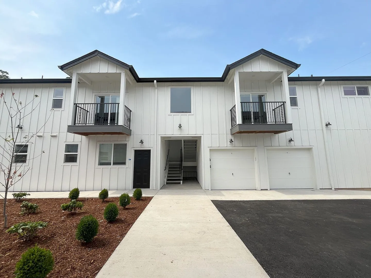 Luxury Living with Granite Counters & Stainless Steel Appliances — Photo 2