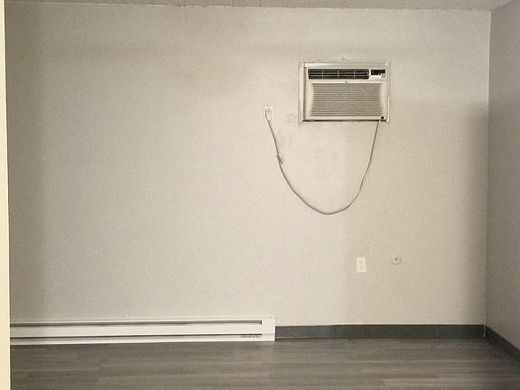 3rd image of 634 Southcrest Dr APT 9
