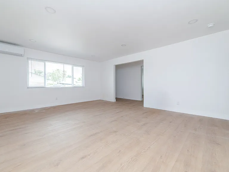 7539 Palmetto Ave #1 — Photo 5
