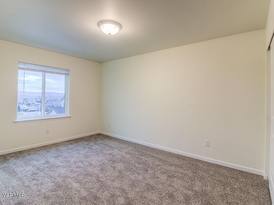 1st image of 211 Rainier Dr