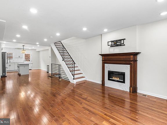3rd image of 2921 Almond St