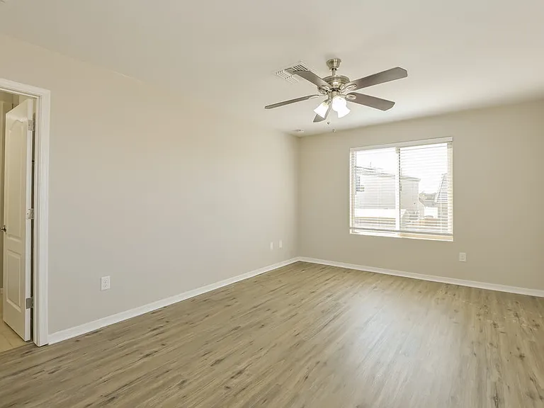 8237 W Kittiwake Ln — Photo 9