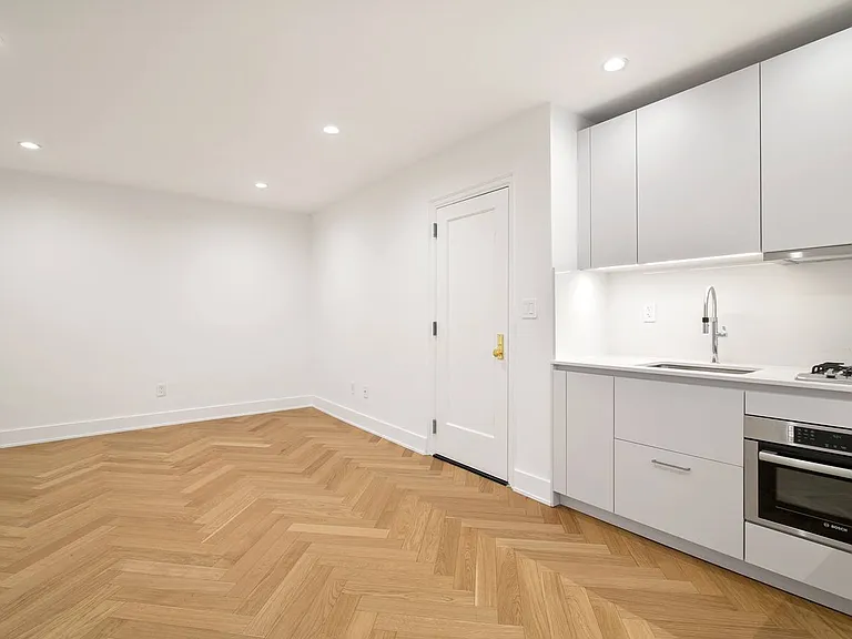 225 W 23rd St #2256K — Photo 6