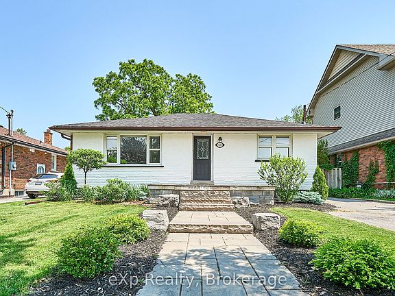 3rd image of 111 Riverside Dr N