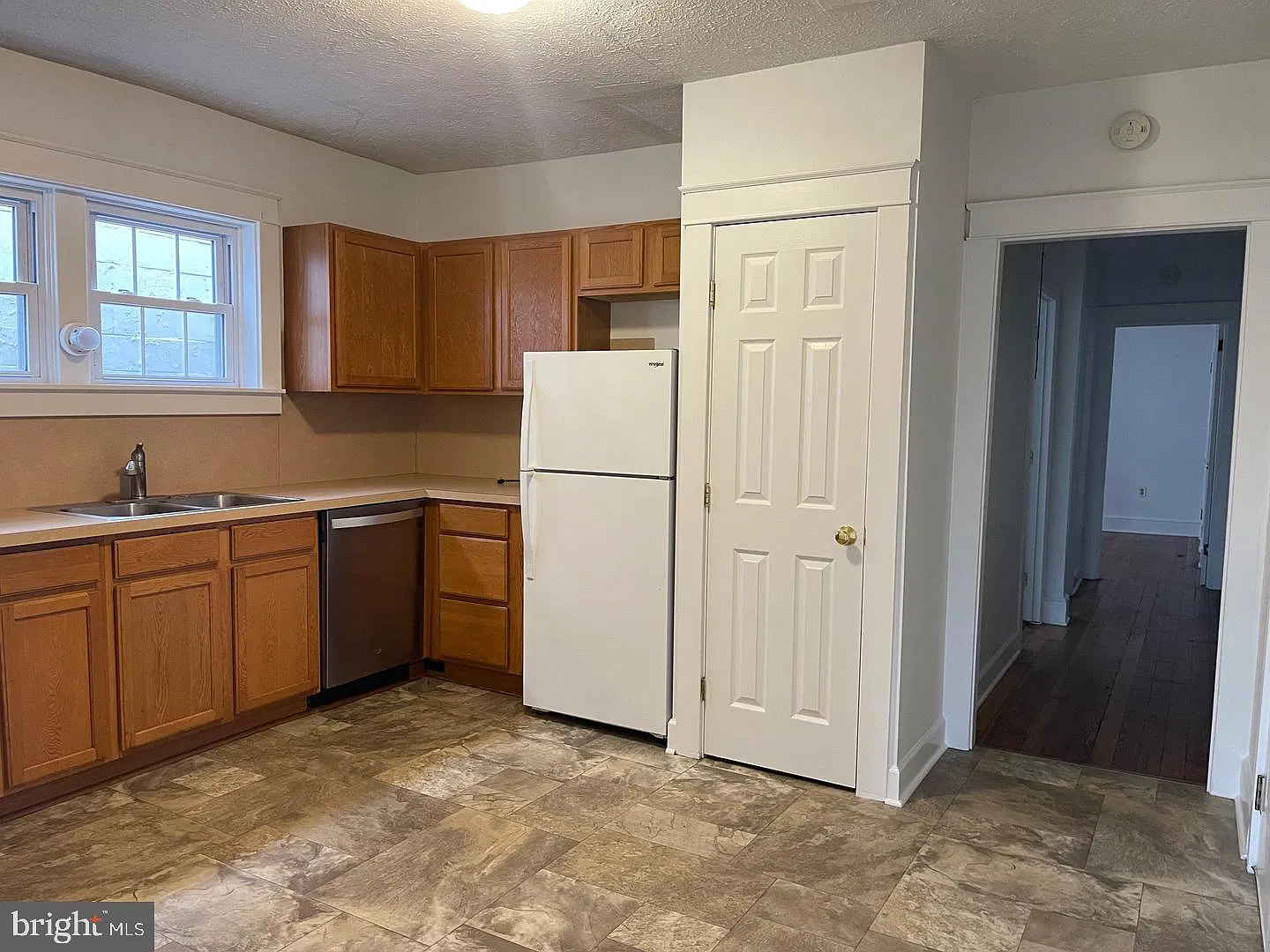 2 bed, 1.0 bath, 800 sqft, $1,200 — Photo 1