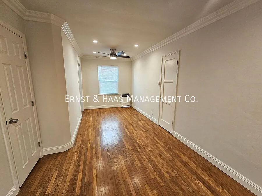 Building Photo - 5235 E The Toledo #B