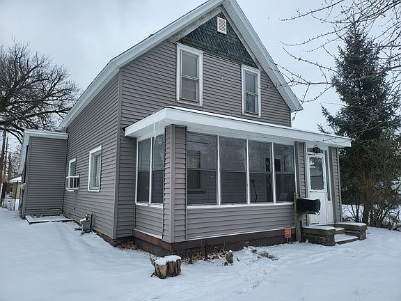 2nd image of 915 N Main St