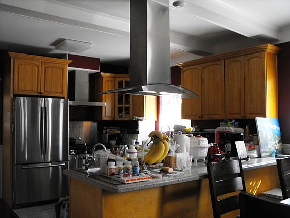 5th image of 460 N Serrano Ave