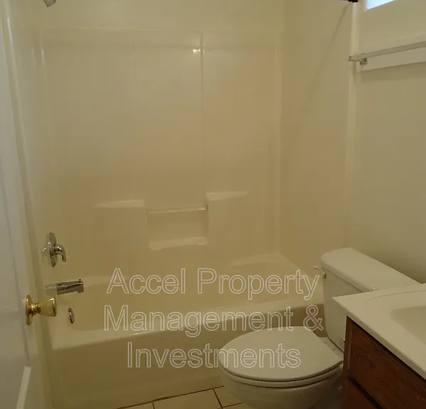 1803 S Ironwood St #4 — Photo 5