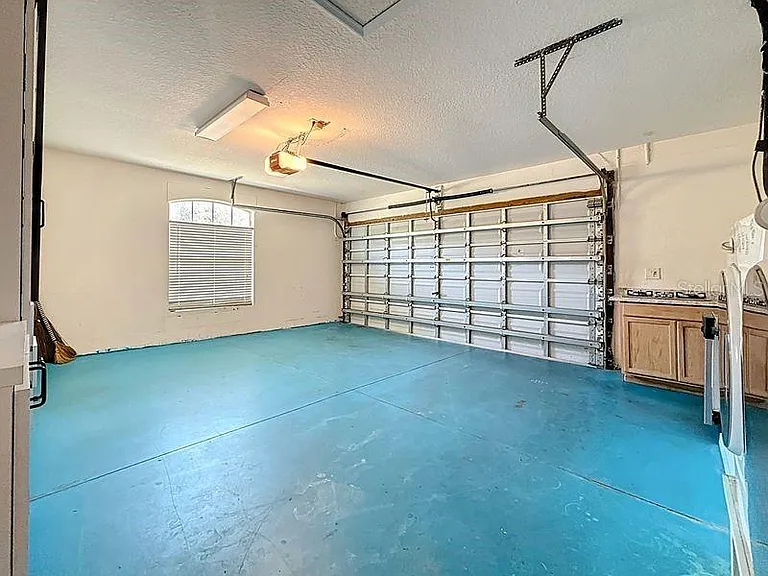 2402 Dryer Ave — Photo 37