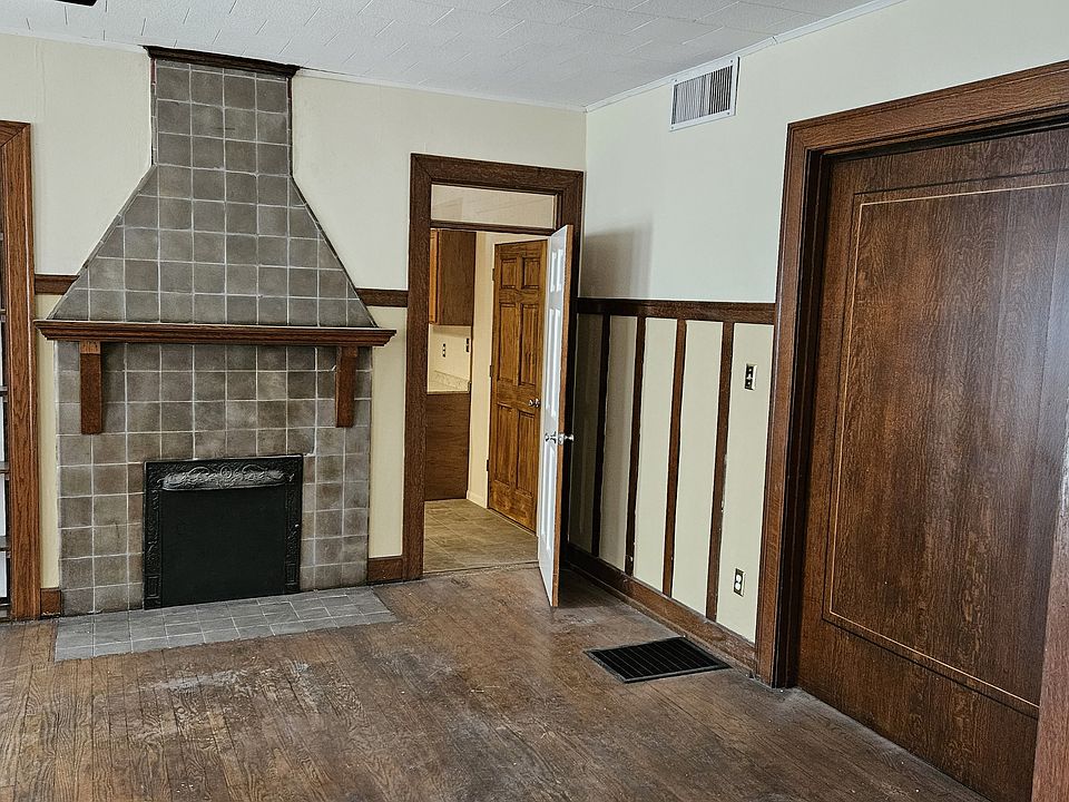 2nd image of 211 S Main St APT 2