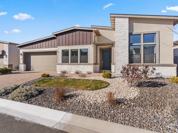 2221 Paint Horse Dr, Reno, NV 89521