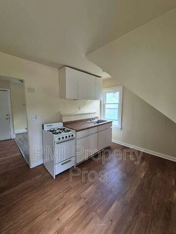 1 bed, 1.0 bath, $875 — Photo 4
