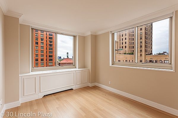 1st image of 30 W 63rd St APT 21C