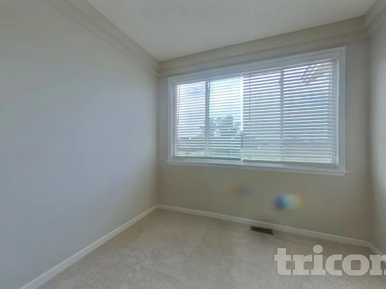 16240 Quarry Hill Dr — Photo 7