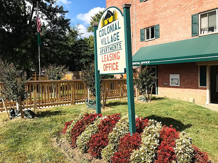 Colonial Village Apartments — Photo 2