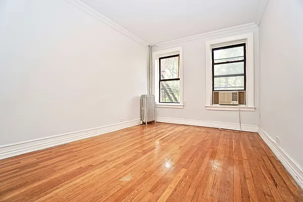 Sold by Bizzarro Agency | media 10