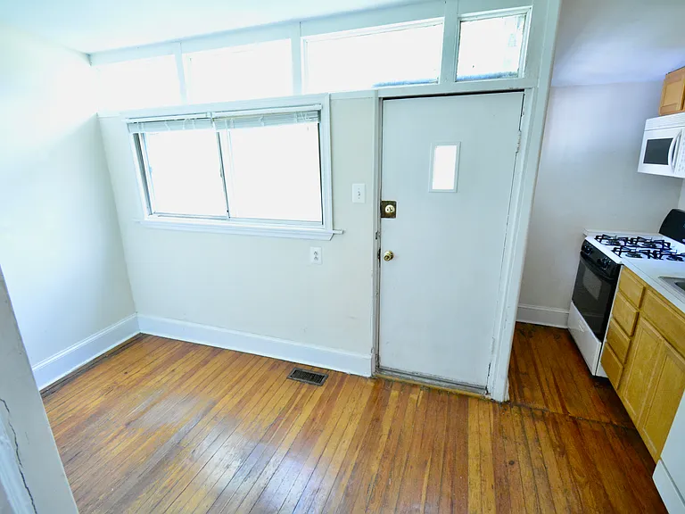 218 W Penn St #1 — Photo 9