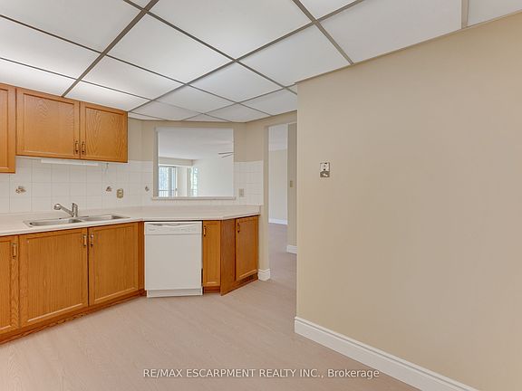 4th image of 5070 Pinedale Ave #302