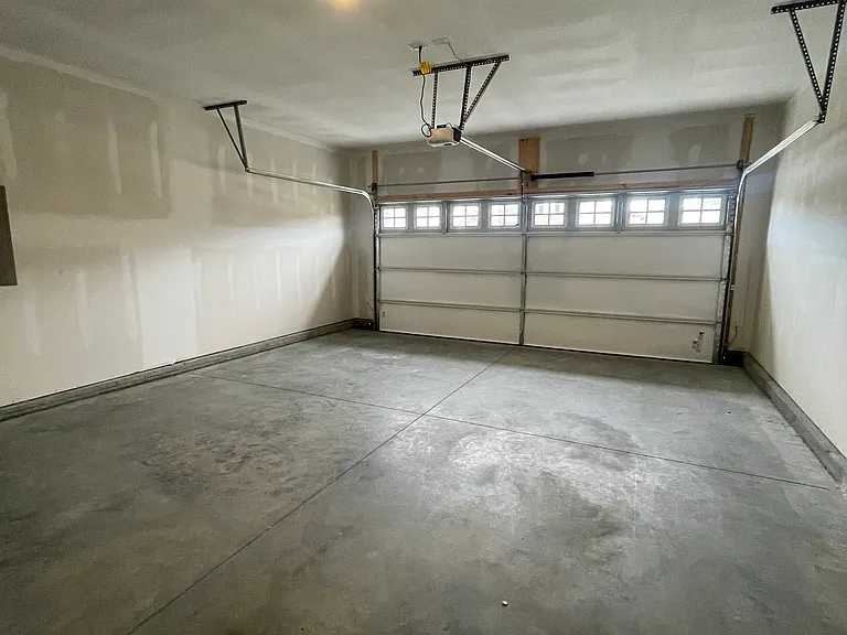 2458 Williams Ridge Dr — Photo 32