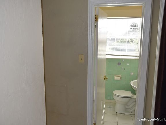 4th image of 48 Byron Ellinor Dr #B