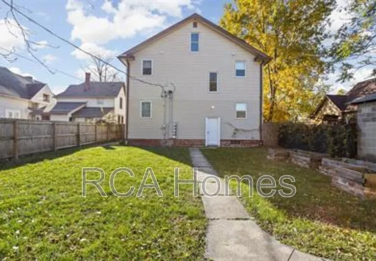 1112 Pleasant St #2 — Photo 17