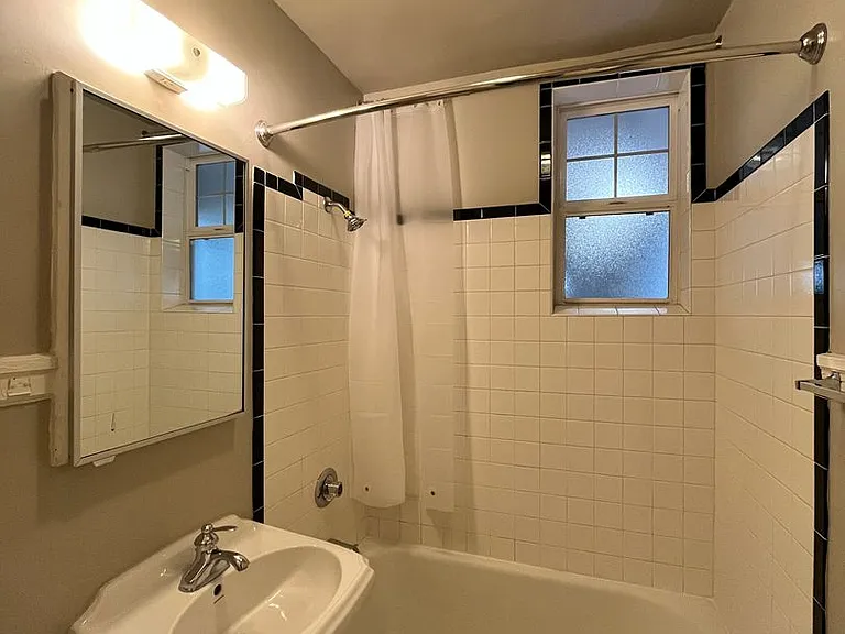Belmont Court by Star Metro — Photo 15