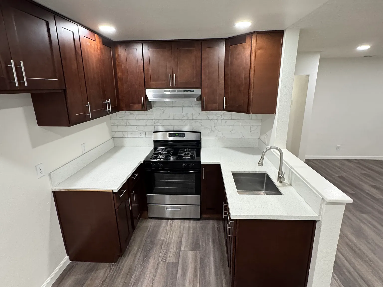 2 bed, 820 sqft, $2,395 — Photo 2