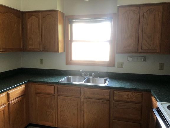 5th image of 211 N Elm St