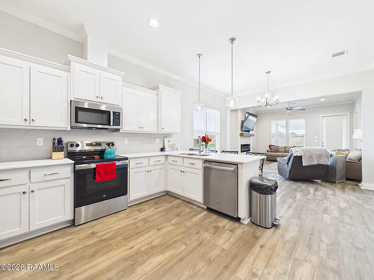 301 Adry Ln — Photo 7