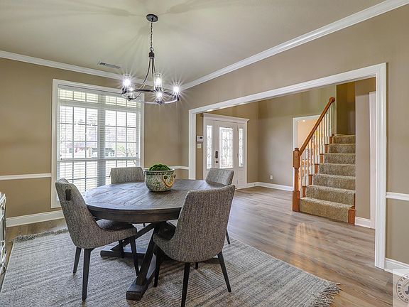 3rd image of 5815 Winchester Dr