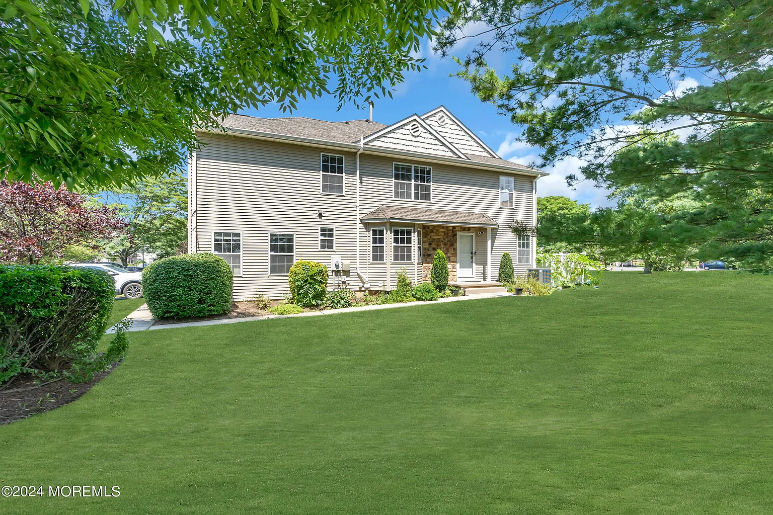205 Heskers Court photo 1