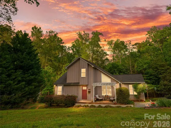 138 Uwharrie Ct, Mount Gilead, NC 27306