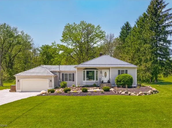 15812 Auburn Rd, Newbury, OH 44065