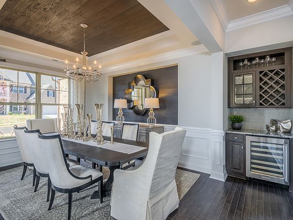 Formal Dining w/Butlers Pantry