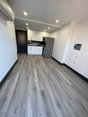 Rented by Delmark Realty LLC | media 37